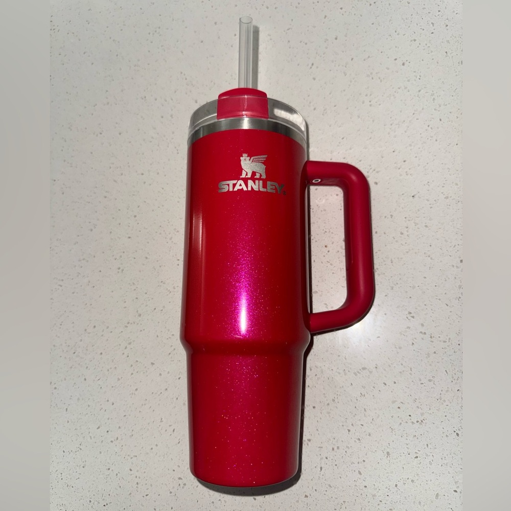 Stanley x e.l.f. Red Delicious H2.0 Flowstate 30 oz. tumbler
